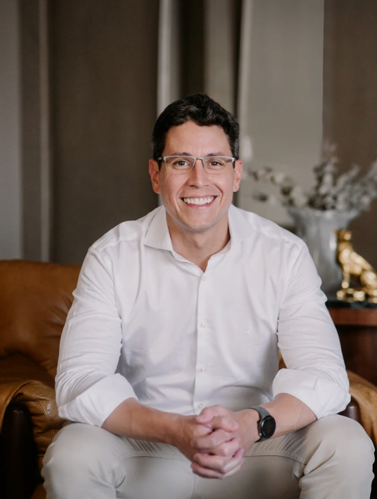 DR. CARLOS TRINDADE